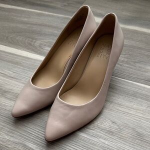 Naturalizer “Beverly” Blush Pointed Toe Leather Pumps